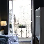 Mr. Serrano Апартаменты